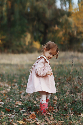 Yusia rózsaszín részletekkel ellátott ruha