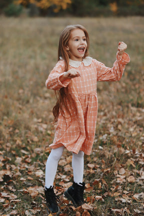 Redeny narancs ruha részletekkel