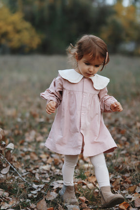 Yusia rózsaszín részletekkel ellátott ruha