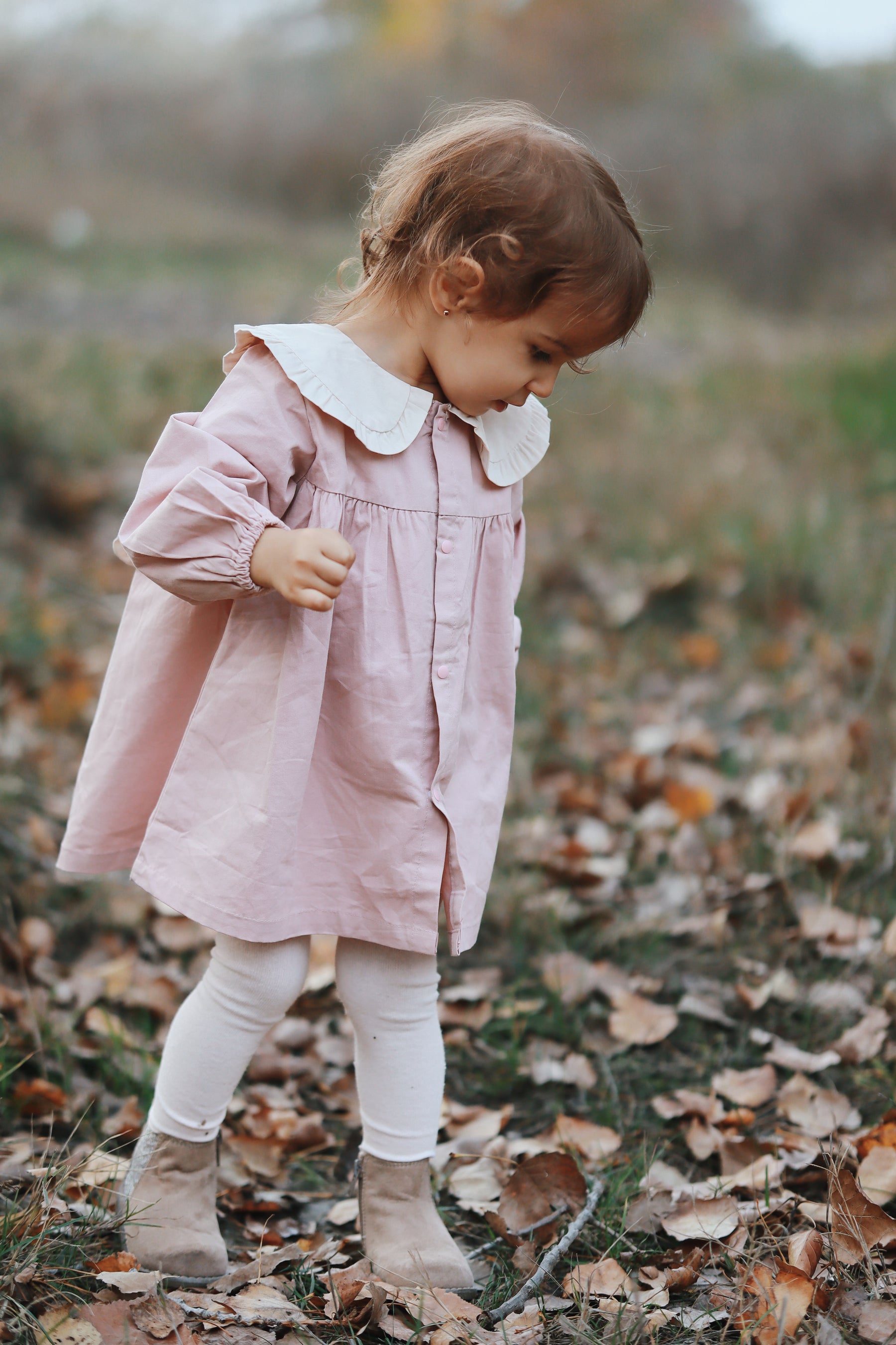 Yusia rózsaszín részletekkel ellátott ruha