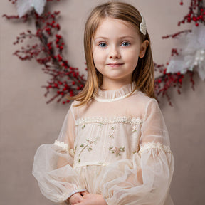 Altea részletekkel díszített ruha